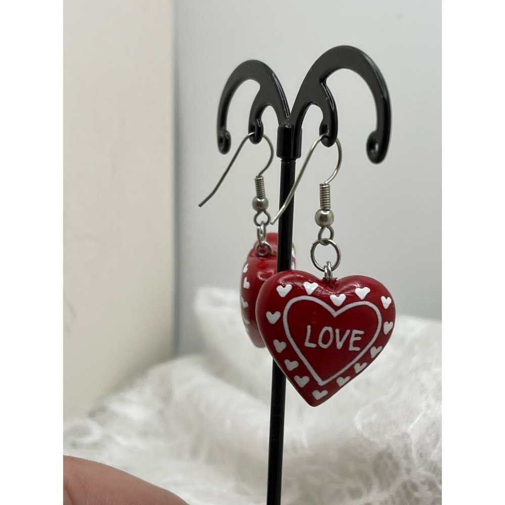 Red / White Lightweight Love Heart Earrings - Picture 7 of 10